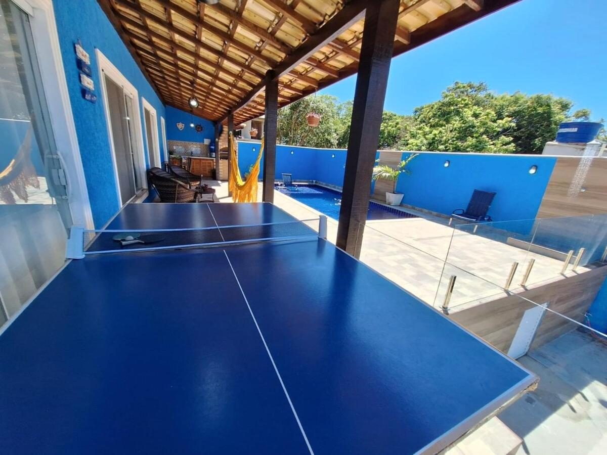 Área de lazer coberta com mesa de ping-pong