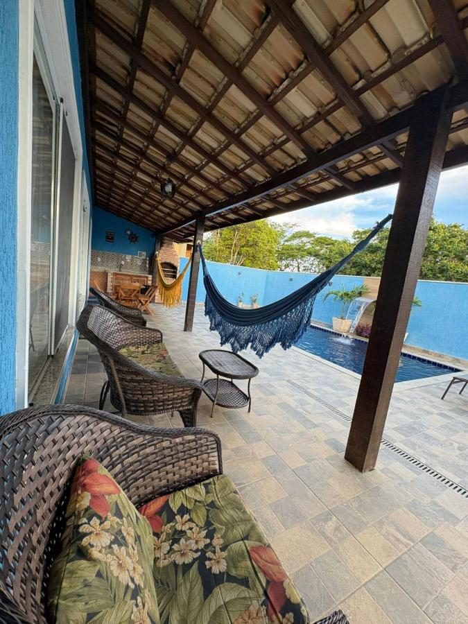 Rede na varanda com vista para a piscina